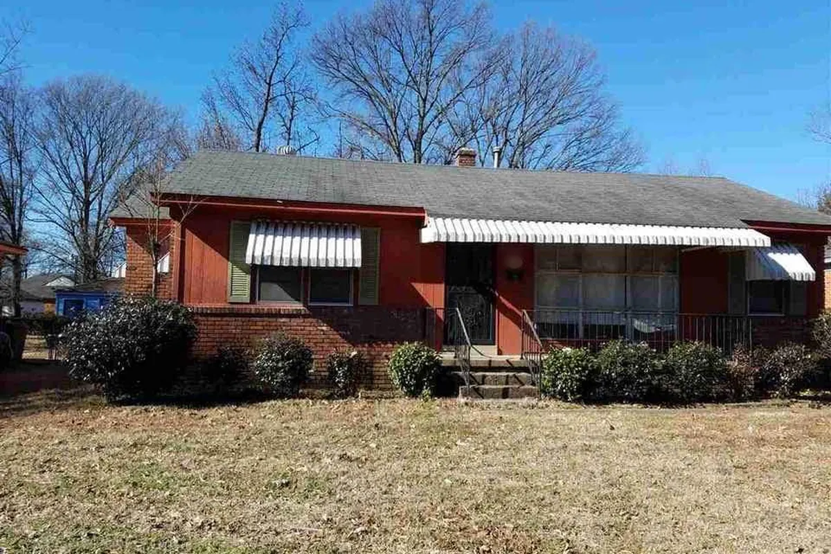 Front before renovation, 1950s 3-bed, 1.5-bath in Sherwood Forest